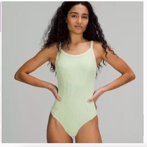 Lululemon ibbed Yoga Bodysuit in Creamy Mint, Sz 8, EUC